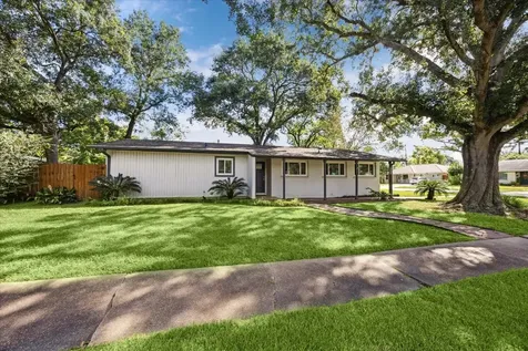 8621 Bob White Drive Houston TX 77074