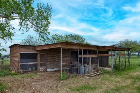 1001 Us Highway 77 N Hallettsville TX 77964