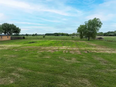 1001 Us Highway 77 N Hallettsville TX 77964