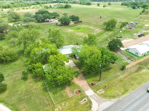 1001 Us Highway 77 N Hallettsville TX 77964