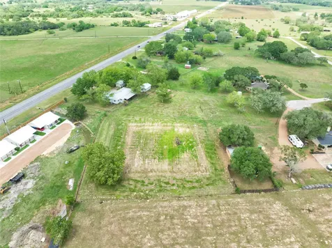 1001 Us Highway 77 N Hallettsville TX 77964