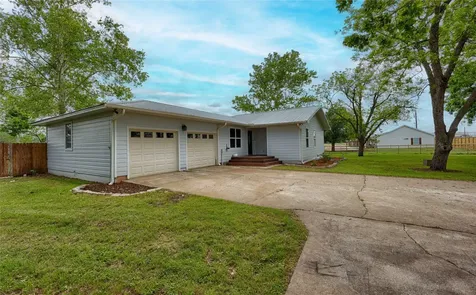 1001 Us Highway 77 N Hallettsville TX 77964