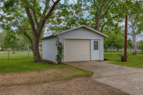 1001 Us Highway 77 N Hallettsville TX 77964