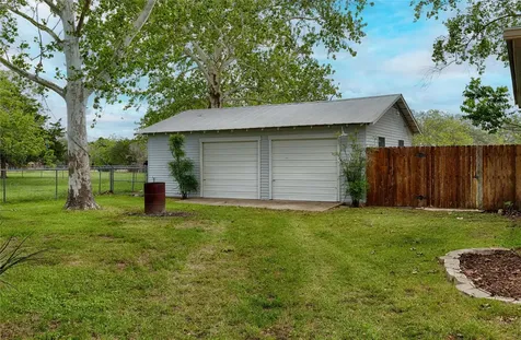 1001 Us Highway 77 N Hallettsville TX 77964