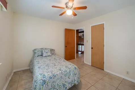 7 Lake Drive Huntsville TX 77320
