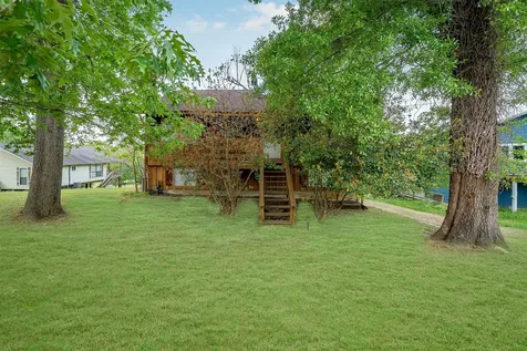 7 Lake Drive Huntsville TX 77320