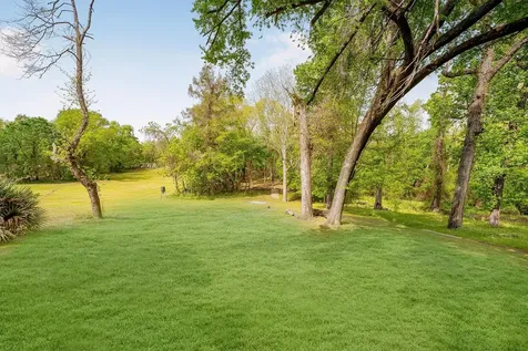 7 Lake Drive Huntsville TX 77320