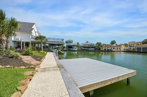 218 Catamaran Drive Tiki Island TX 77554