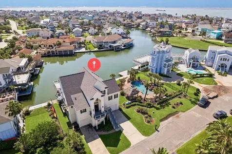 218 Catamaran Drive Tiki Island TX 77554