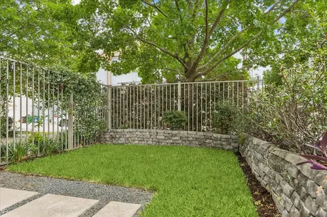 524 Sandman Street Houston TX 77007