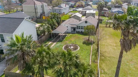 5515 Avenue R Galveston TX 77551
