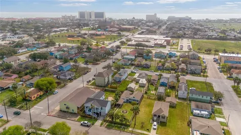 5515 Avenue R Galveston TX 77551