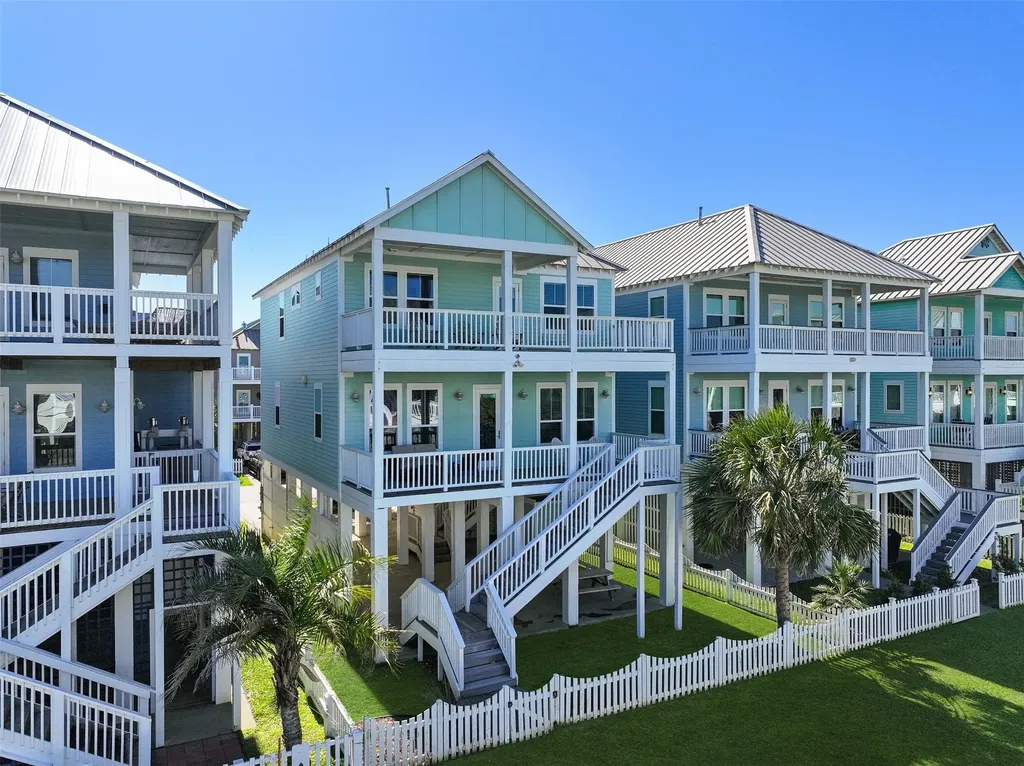 3827 Neptune Galveston TX 77554