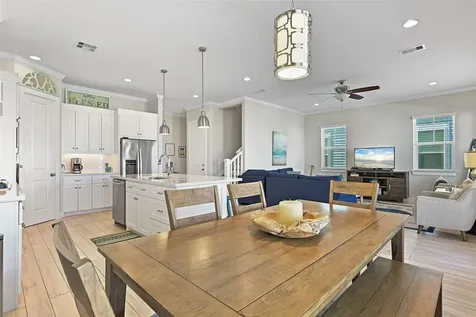 3827 Neptune Galveston TX 77554