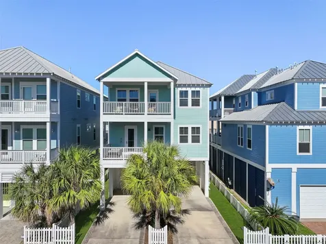3827 Neptune Galveston TX 77554