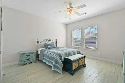 3827 Neptune Galveston TX 77554