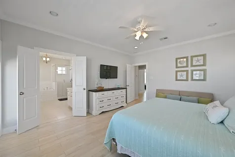 3827 Neptune Galveston TX 77554