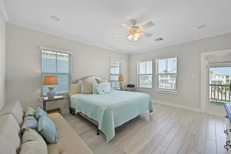 3827 Neptune Galveston TX 77554