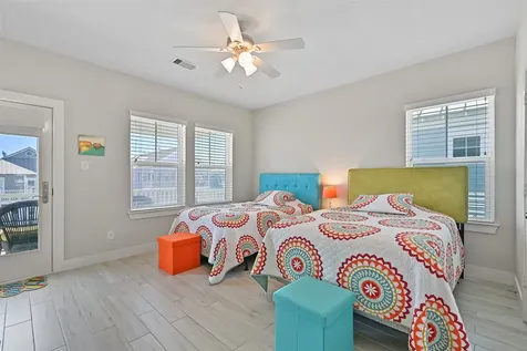 3827 Neptune Galveston TX 77554