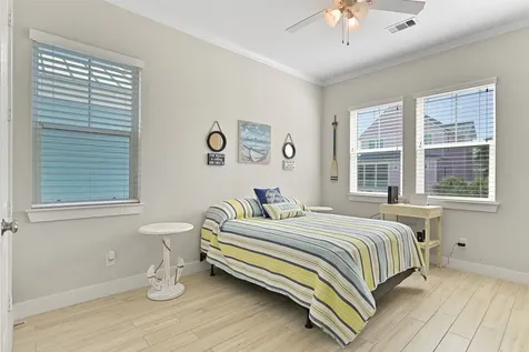 3827 Neptune Galveston TX 77554