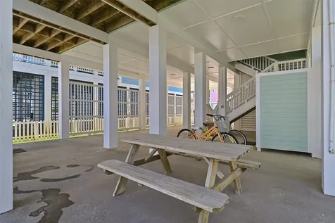 3827 Neptune Galveston TX 77554