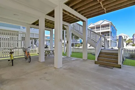 3827 Neptune Galveston TX 77554