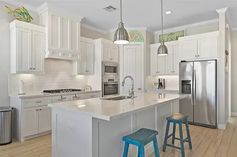 3827 Neptune Galveston TX 77554