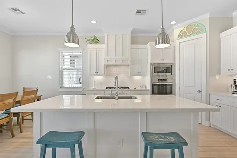 3827 Neptune Galveston TX 77554