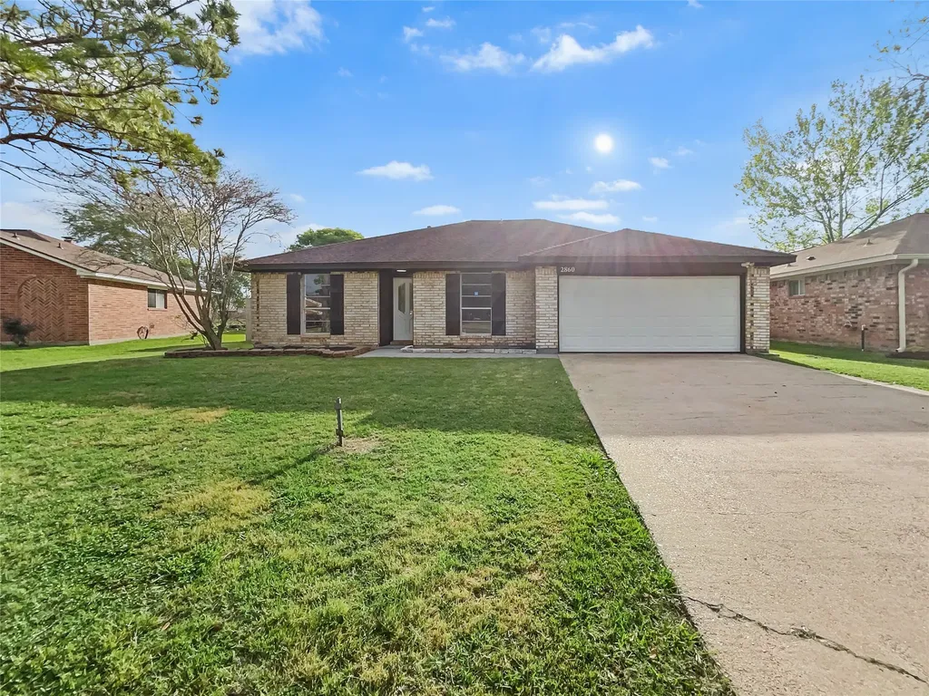 2860 N Remington Drive Angleton TX 77515