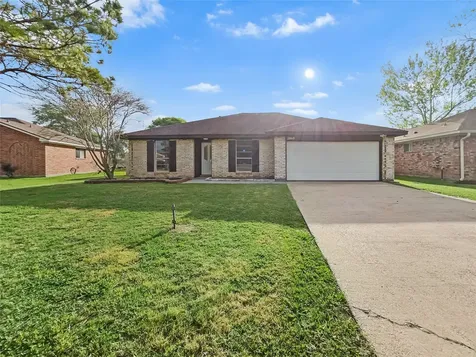 2860 N Remington Drive Angleton TX 77515