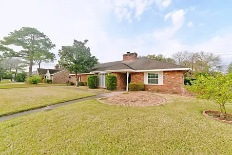 5822 W Bellfort Street Houston TX 77035