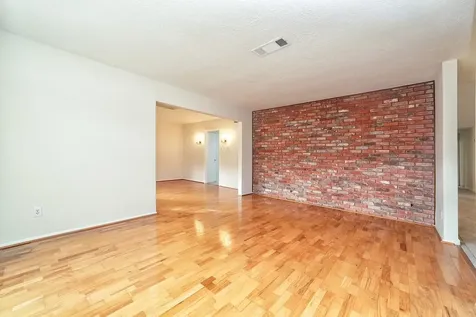 5822 W Bellfort Street Houston TX 77035