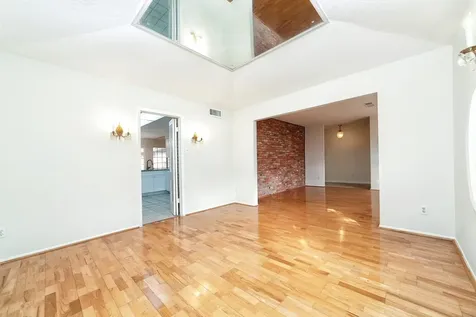 5822 W Bellfort Street Houston TX 77035