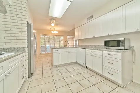 5822 W Bellfort Street Houston TX 77035