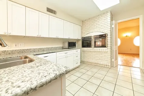 5822 W Bellfort Street Houston TX 77035