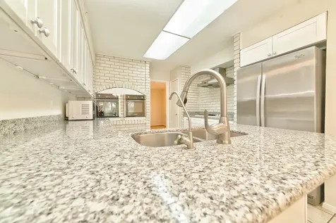 5822 W Bellfort Street Houston TX 77035
