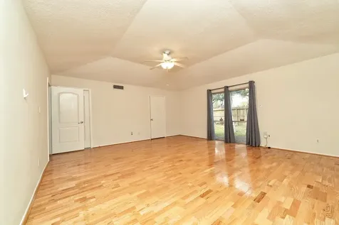 5822 W Bellfort Street Houston TX 77035