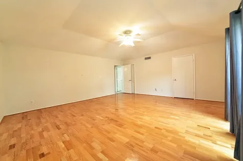 5822 W Bellfort Street Houston TX 77035