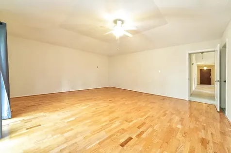 5822 W Bellfort Street Houston TX 77035