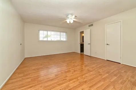 5822 W Bellfort Street Houston TX 77035