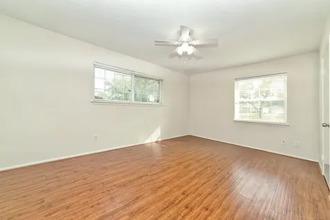 5822 W Bellfort Street Houston TX 77035
