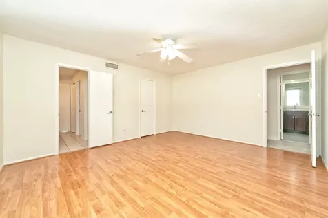 5822 W Bellfort Street Houston TX 77035
