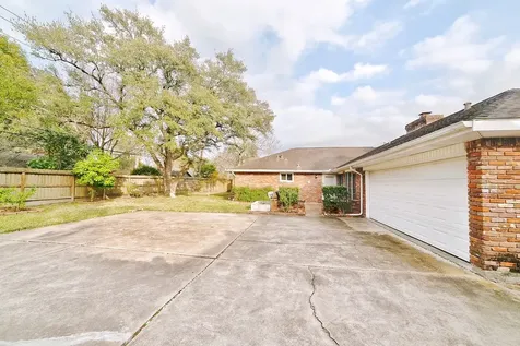 5822 W Bellfort Street Houston TX 77035