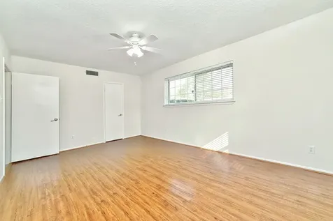 5822 W Bellfort Street Houston TX 77035