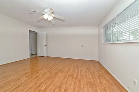 5822 W Bellfort Street Houston TX 77035