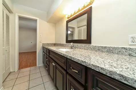 5822 W Bellfort Street Houston TX 77035