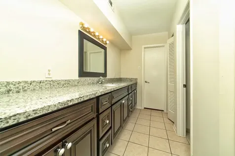5822 W Bellfort Street Houston TX 77035