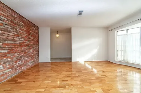 5822 W Bellfort Street Houston TX 77035
