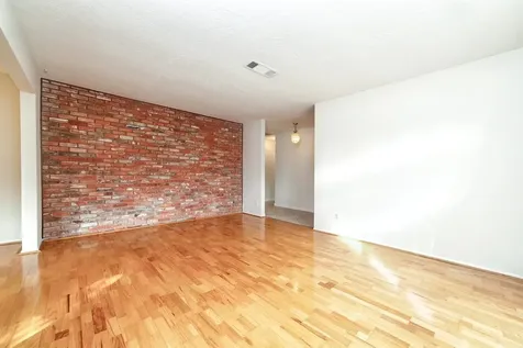 5822 W Bellfort Street Houston TX 77035