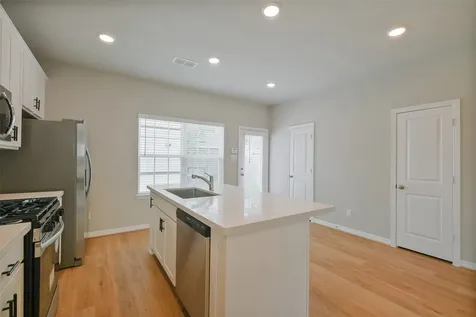 6434 New York Street Houston TX 77021